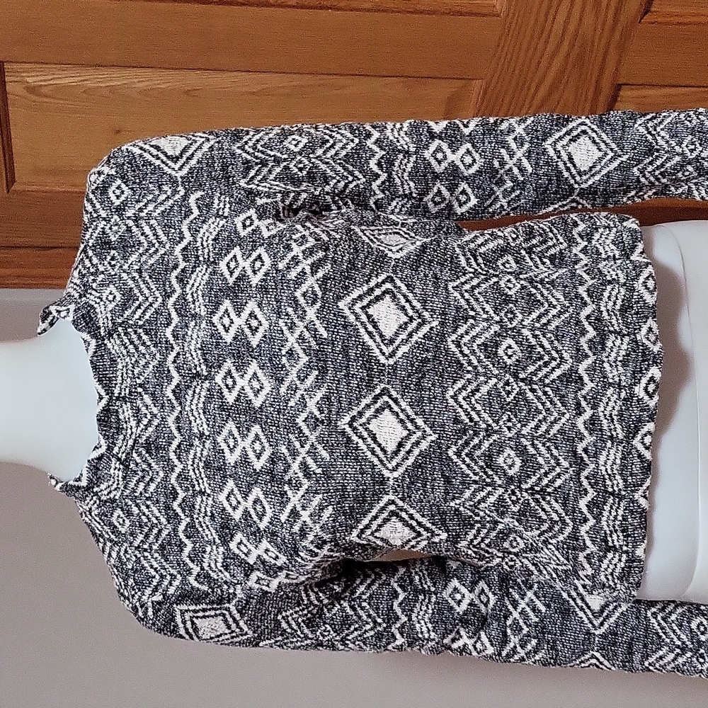 Forever 21 long sleeve knitted top size L.